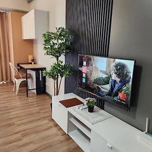 81 Newport C5 10i Balcony & Pool Across Naia T3 Pasay